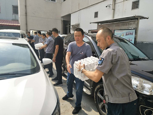 1597398747823105.jpg 慰問(wèn)押運(yùn)2.jpg