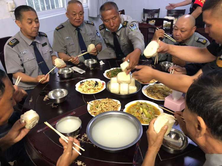 1684741252880196.jpg 1684741252880196.jpg